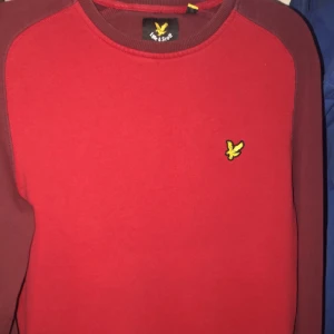 Lyle scott tröja - Säljer en snygg lyle scott tröja som är i mycket bra skick.