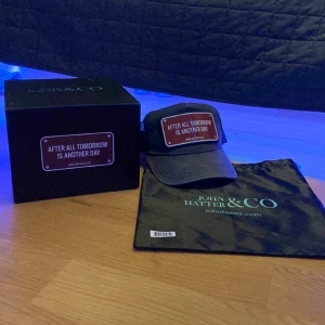 John hatter - Skick 7.5/10