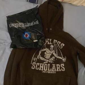 Reckless scholars hoodie - Size M