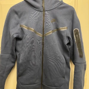 Nike tech fleece - Nice tech fleece, använd ett fåtal gånger, skick 9/10