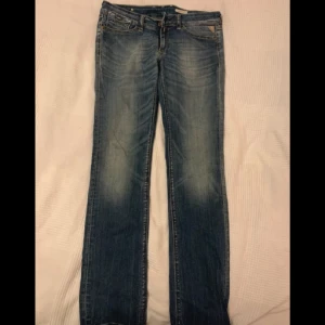 Raka jeans - Supersnygga lågmidjade jeans med unika fickor