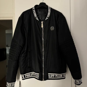 Philipp Plein bomber jacka - Använd 4-5 gånger. I mycket bra skick