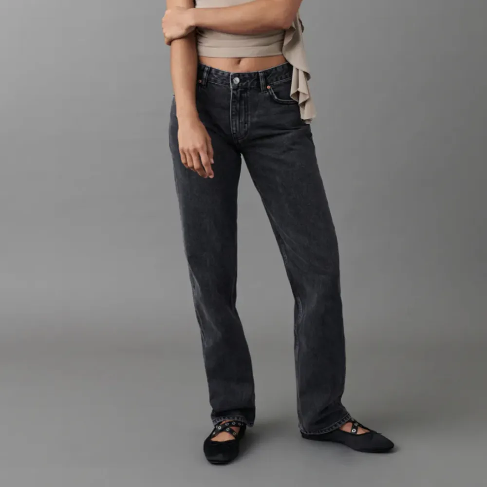 Low straight jeans från Gina, nästan aldrig använda🤍🥰skriv för fler bilder!. Jeans & Byxor.