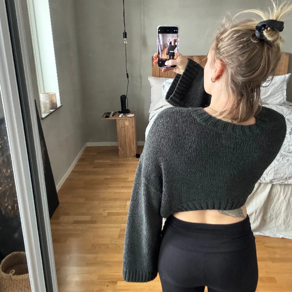 Stickad tröja med öppning i ryggen  - 91