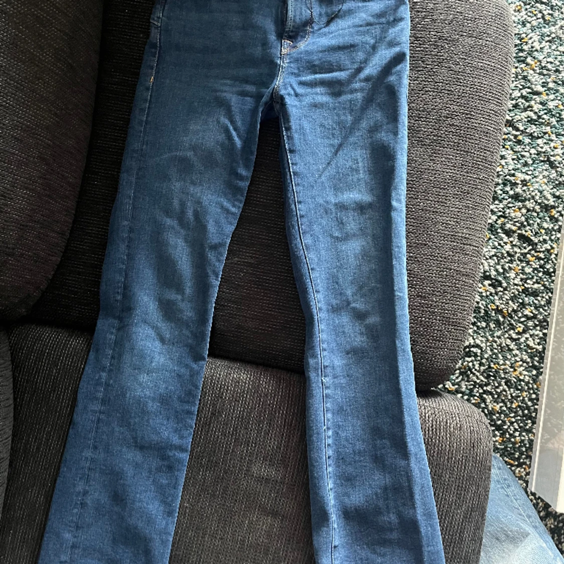 Sara jeans i bootcut modell