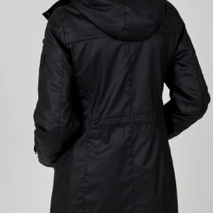 Varm och gosig vinter parkas/ jacka  - Svart vaxad kanvas, päls på insidan. Varm, tål väder och vind. Super snygg, stilren och klassisk passform. Endast provad. Nypris 2300kr. 