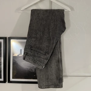 Hope rush jeans - Jag säljer mina gråa hope jeans i modellen rush. De är i perfekt skick.