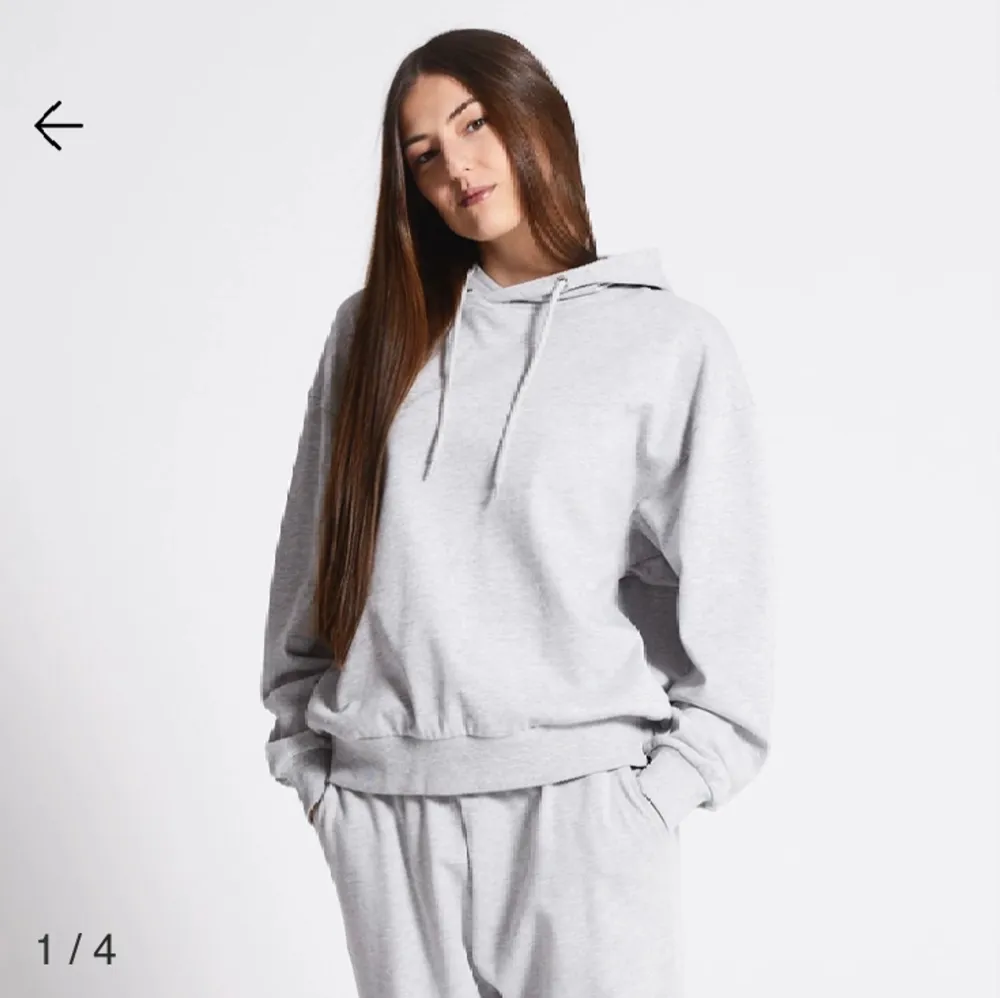 Säljer denna hoodie från lager 157. Enbart testad. Säljer den för att den var för stor för mig.  Köpt för 150 . Tröjor & Koftor.