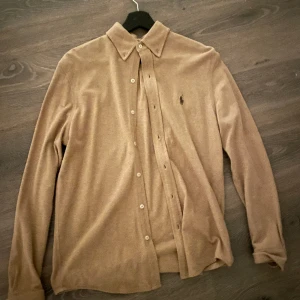 Ralph Lauren skjorta - Endast testad! Nypris 1600:-  PS: Priset är inte hugget i sten