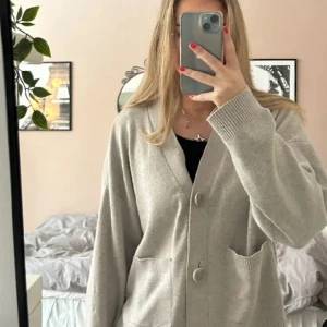 Stickad kofta  - Aldrig använd