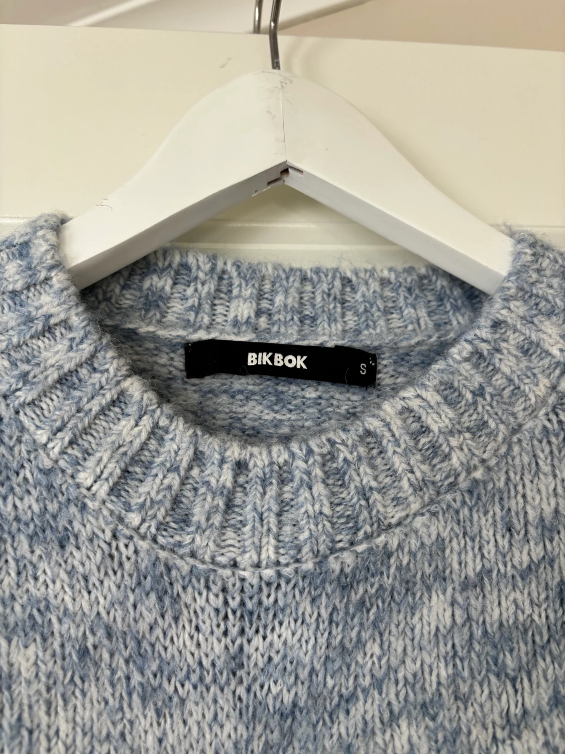 Blå stickad tröja - 90