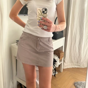 Low Waits jeanskjol - Superfin low waist jeanskjol i storlek 36! Jättebra skick💕