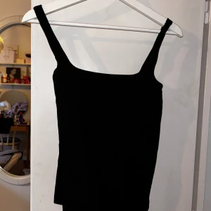 Svart träningslinne - Storlek: L Använd: Max 10 gånger