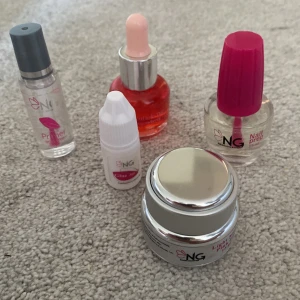 Nagel saker  - Säljer allt detta från nagelgiganten! Nypriset är 375kr och har inte använts! Säljer för 275