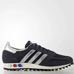 Adidas la trainer - Säljer dessa sjuka la trainers i storlek 41 1/3, slutsålda överallt så hyfsat svåra att få tag i, sparsamt använda och låda osv finns kvar, pris 599kr