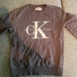 Ny Calvin Klein tröja i mörkbrun Storlek L, skriv för fler bilder💞