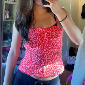 Zara topp - Superfin topp från zara som tyvärr är förliten💓