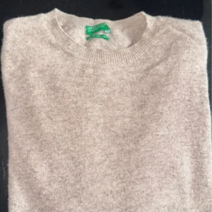 Merinoull tröja - Säljer en merinoull tröja i använd men mycket gott skick 8/10. Säljer då den blivit för liten! Skriv för funderingar mm.