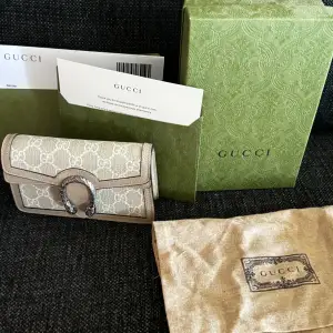 Selling my Gucci bag. With dust bag, receipt and box. Very new, use twice only. Very clean. 