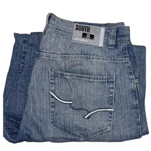Rare Southpole jeans. W38 galen fade. [Ytterbenslängd 111cm] [Innerbenslängd 77cm] [Midja 48cm] [Benöppning 26cm]