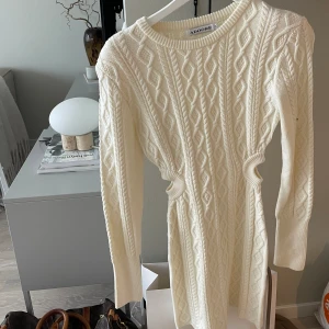 Klänning från adoore  - Klänning från adoore. Använd 1 gång. Tyvärr för liten för mig 