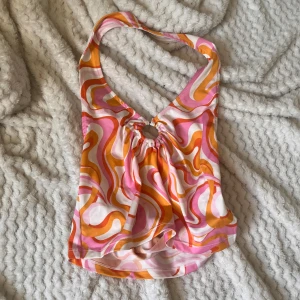 Topp  - Super snygg topp med coola mönser