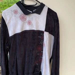 Stickad sweatshirt  - Använd x antal gånger jätteskön! En vintage sweatshirt!