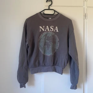 Sweatshirt  - Knappt använd