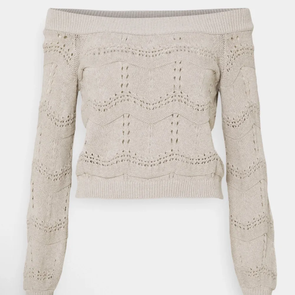Säljer denna så fina off shoulder tröjan! Endast använd en enda gång, köpt på Zalando 🥰. Stickat.