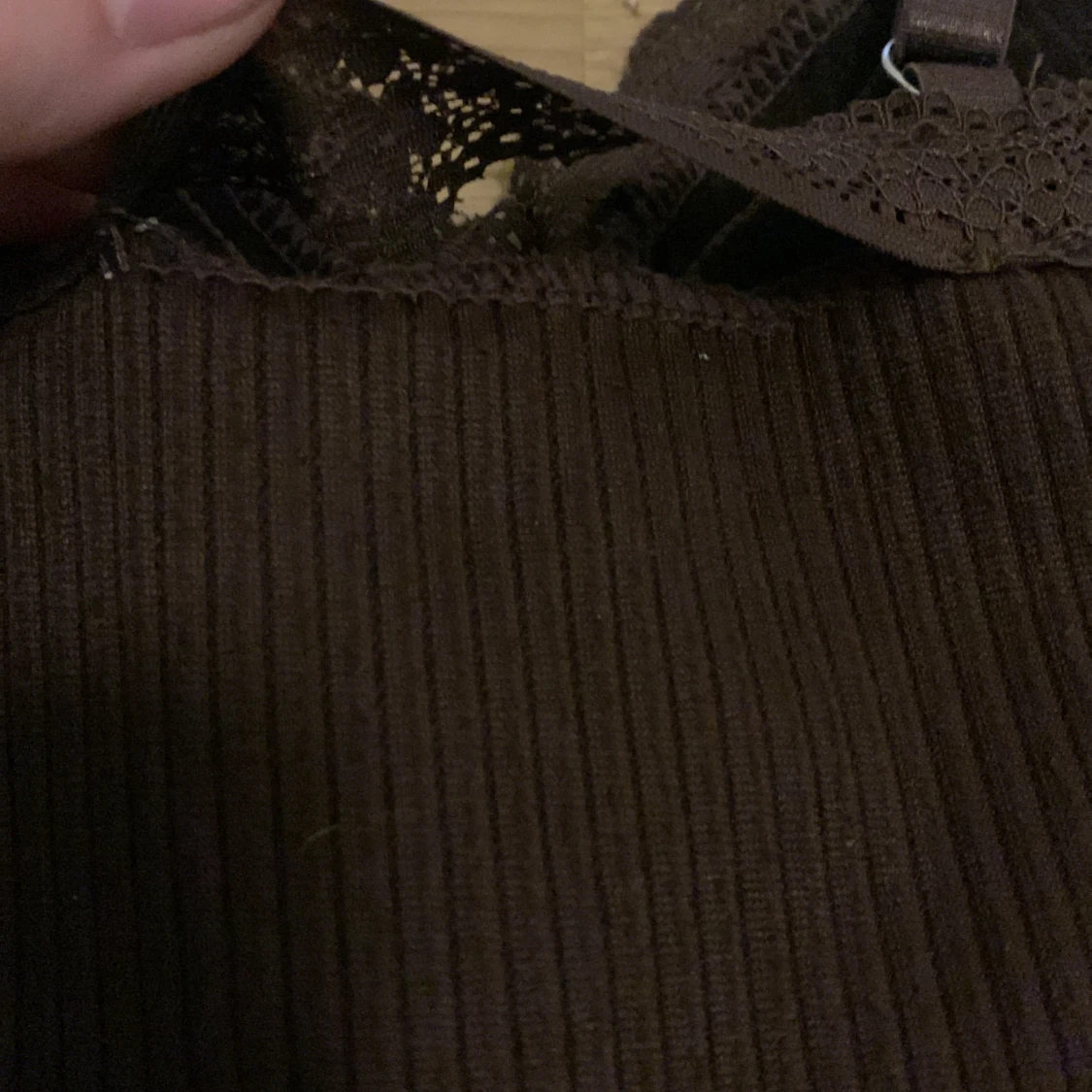 Brunt linne med spets - 91