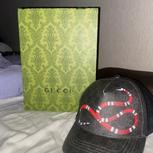 Gucci keps - Gucci keps aldrig andvänd du får me låda. Fick den av min kusin. börjar på 2500 kan gå ner