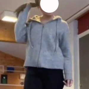 zip-up - snygg grå stickad zip-up 💕💕