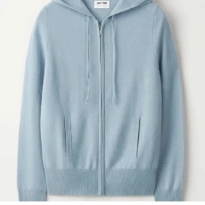 Softgoat - Säljer min blåa soft goat storlek M men jag skulle säga att den passar S jätte bra också 