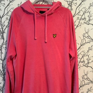 LYLE & SCOTTPullover Hoodie - LYLE & SCOTT Pullover Hoodie , jätte bra stick som ny ,jag använt bara en gång