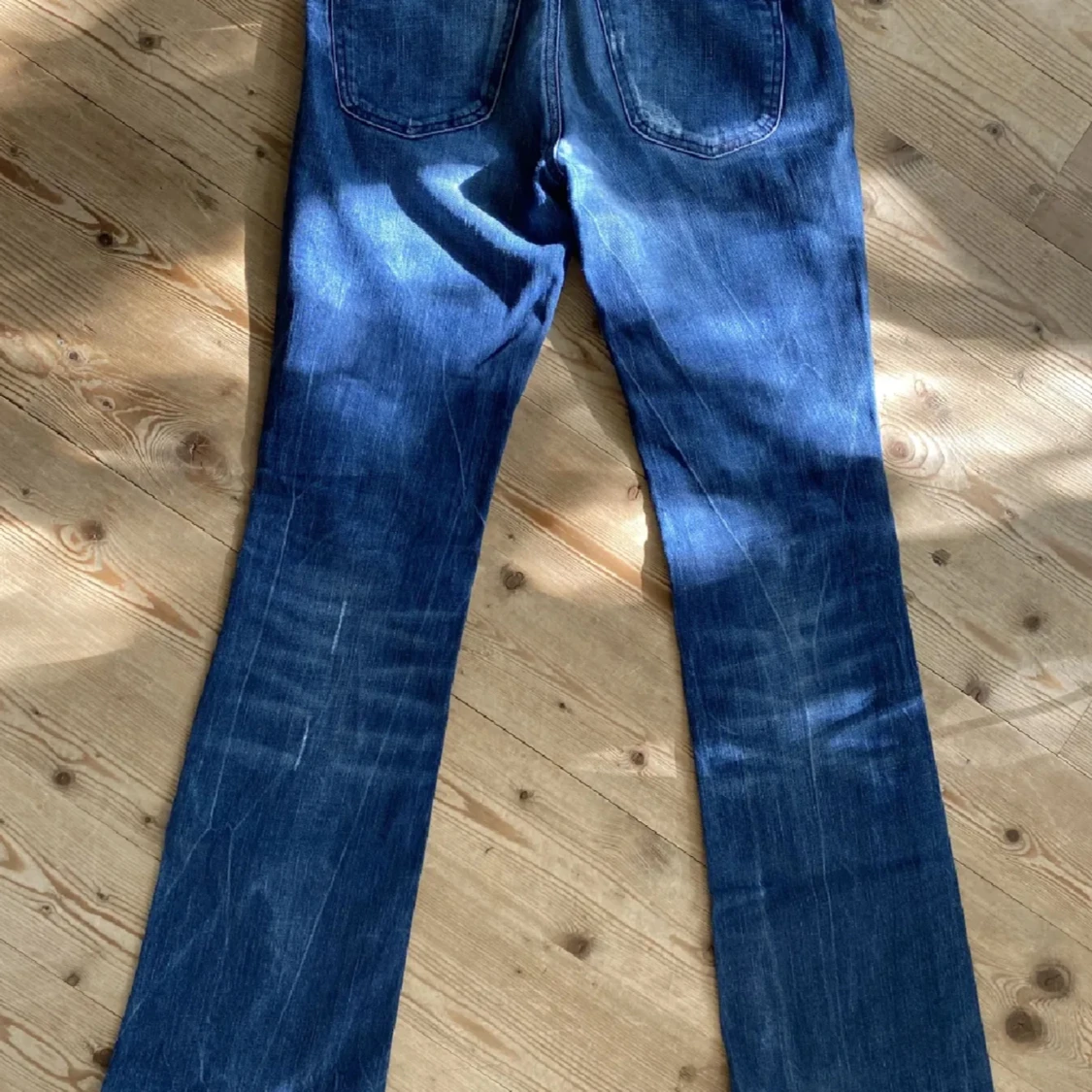 lågmidjade jeans  - 2