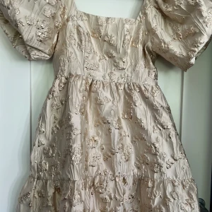 By Malina - Jättefin By Malina klänning oanvänd. Str L men liten i storleken så snarare M 