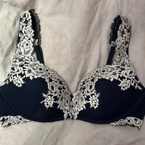 Intimissimi bh - Säljer denna Intimissimi bh’ i storlek 75C, nyskick, endast testad 
