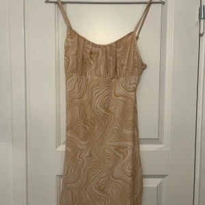 Sommarklänning  - Klänning i storlek xs.