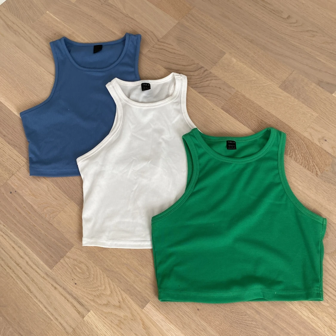 Säljer dessa tre linnen ihop, då dom inte kommer till någon användning för mig.💓