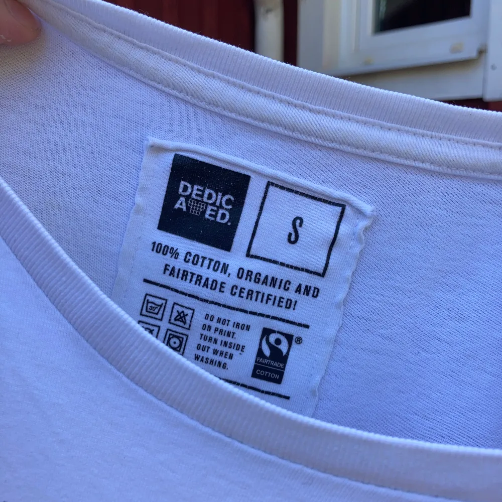 T-shirt med tryck | Skick 8/10 | Storlek S | Sjukt snyggt tryck | Vi erbjuder ett generöst pris på 199 | Skriv om du har ytterligare funderingar!👊🏽. T-shirts.