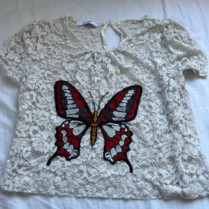 Cool tröja med fjäril - Så snygg och unik