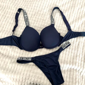 Victoria secret sett - Säljer mitt VS sett då Bh:n är för stor för mig. Underdelen aldrig använd.   Inga defekter eller så då båda två är för stora för mig.  Bh: 75B Trosor: S