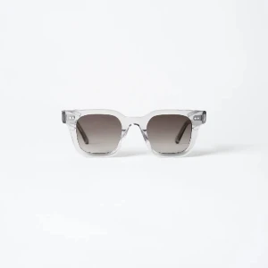 Chimi solglasögon 04 - Säljer dessa jätte fina Chimis då jag  inte lämgre har någon nytta av de. De är i nytt skick. modellen är 04 pris kan diskuteras kan även ske byte mot ett par Raybans❤️❤️