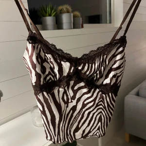 Brun och lila topp - Brun och lila topp säljs tillsammans för 80 kr💗 fint skick då de knappt är använda