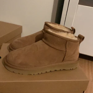 Uggs - Uggs köpta förra året men inte använda för de inte passade mig och de är helt nya endast testade