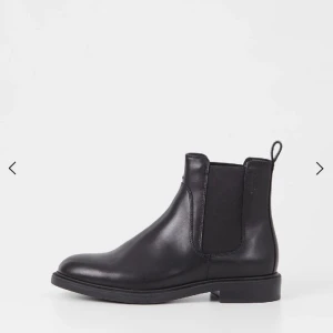 Amina boots Vagabond - Amina Chelsea boots från Vagabond i svart läder. Endast provade inomhus.