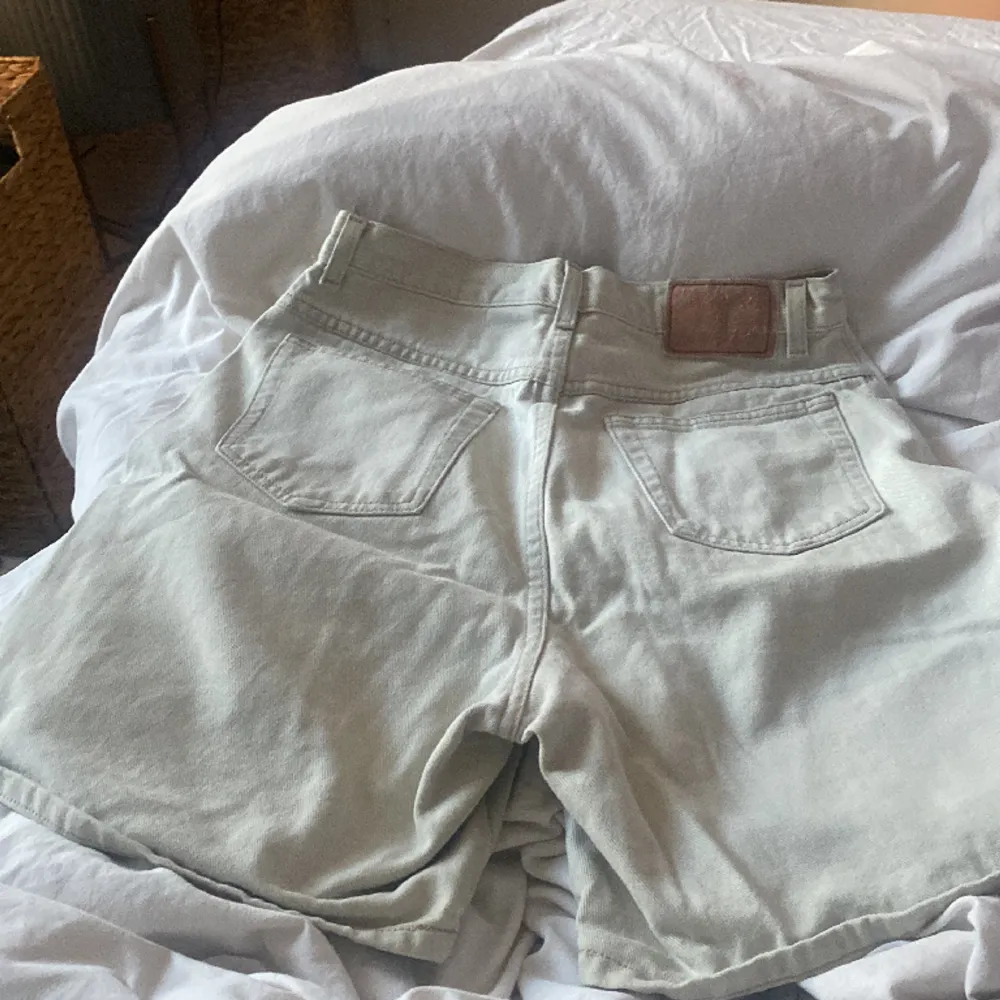  Jeans shorts från stjohn’sBay  Använd men är bra skick  . Shorts.