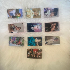 enhypen photocards  - enhypen photocards. grupp bilderna säljer jag för 40kr medan de andra ligger på 60kr. 18kr för frakt. 