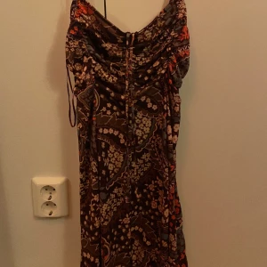 Klänning - Gullig klänning från Urban Outfitters, aldrig använd med lappen kvar på❤️ Köpt för 400kr