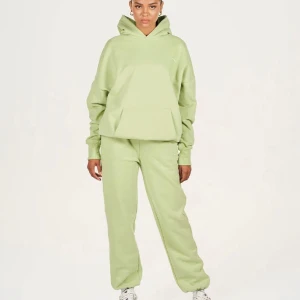 Nicki studios set - Säljer på grund av att de inte kommer till användning. Jättefint skick, storlek M i båda delarna